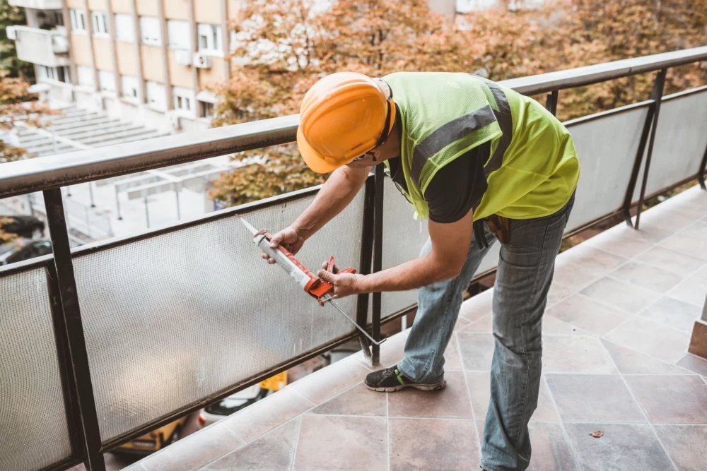 چسب مخصوص چسباندن شیشه به شیشه