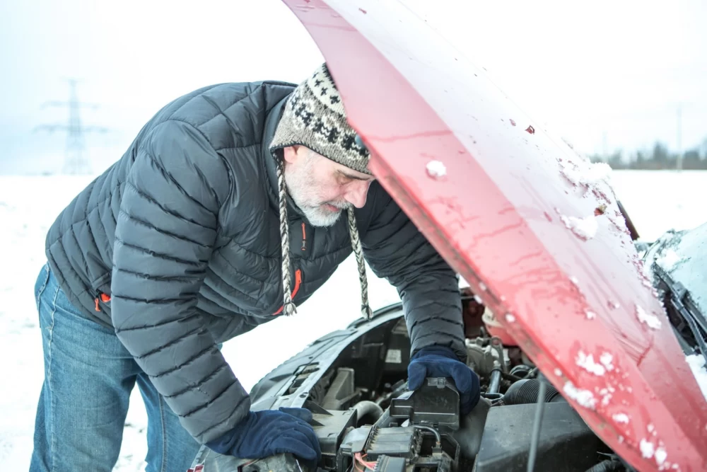 4 دلیل اصلی خوابیدن باتری ماشین در سرما