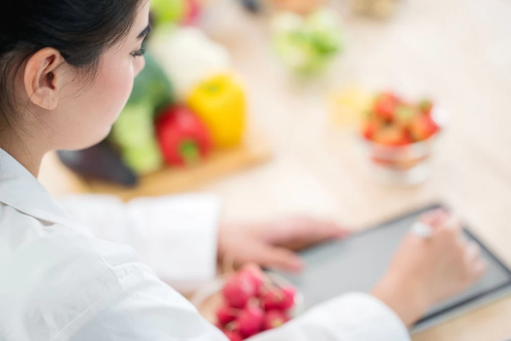 اهمیت مراجعه به کارشناس تغذیه