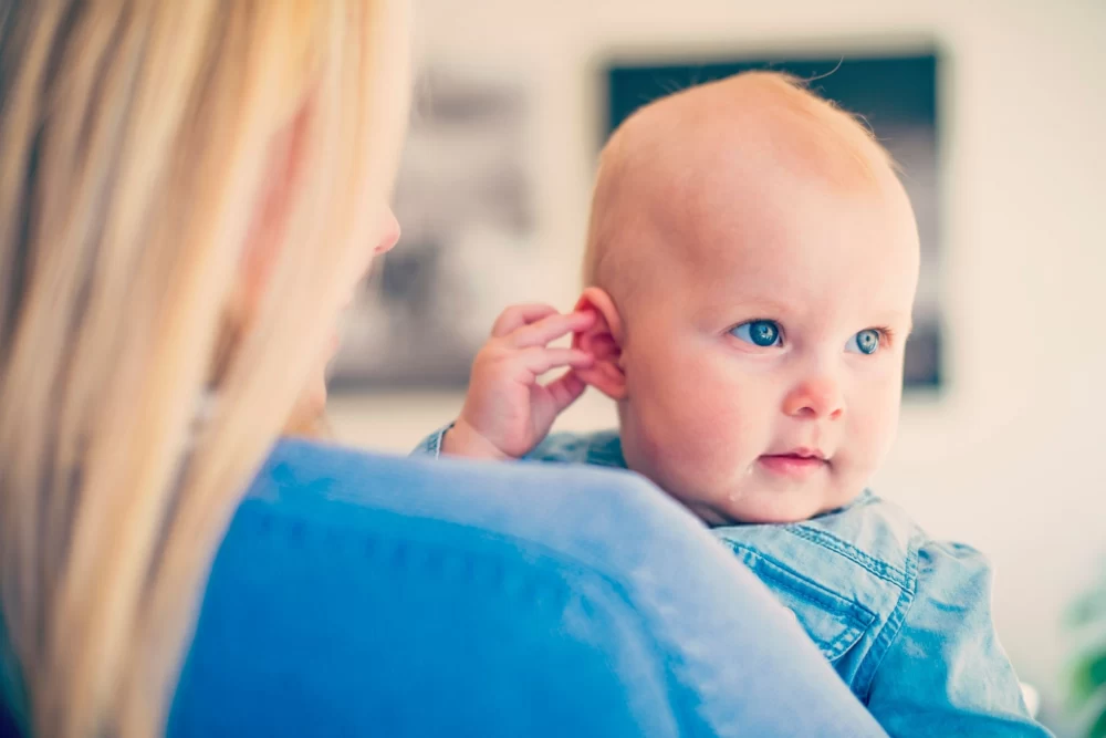 گوش درد نوزاد به علت دندان در آوردن