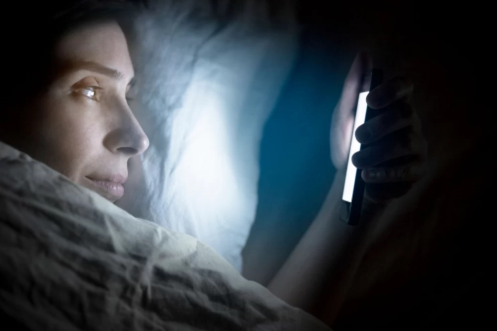 عوارض نور آبی گوشی