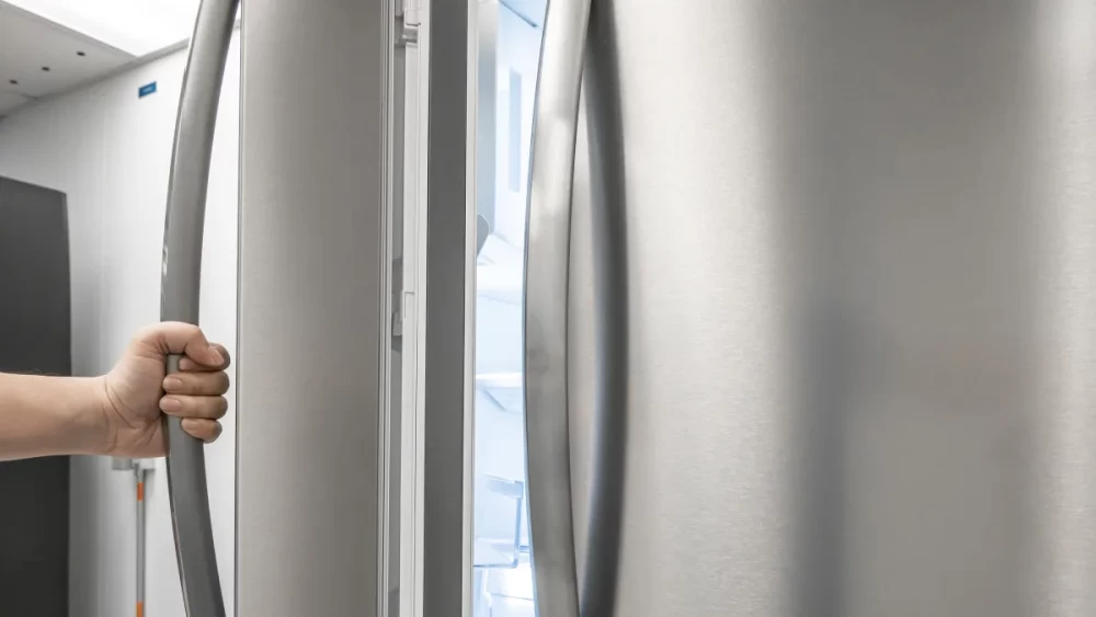 عواقب خطرناک باز ماندن درب یخچال 