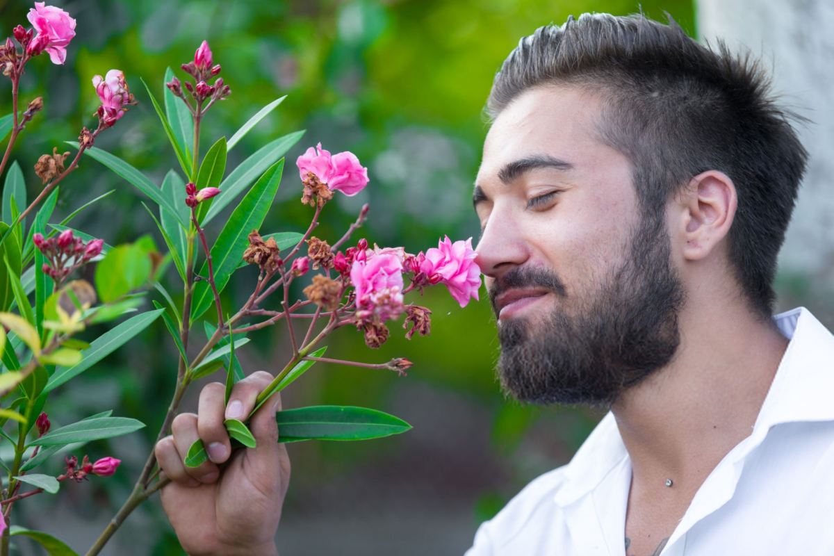 فواید بوییدن گل