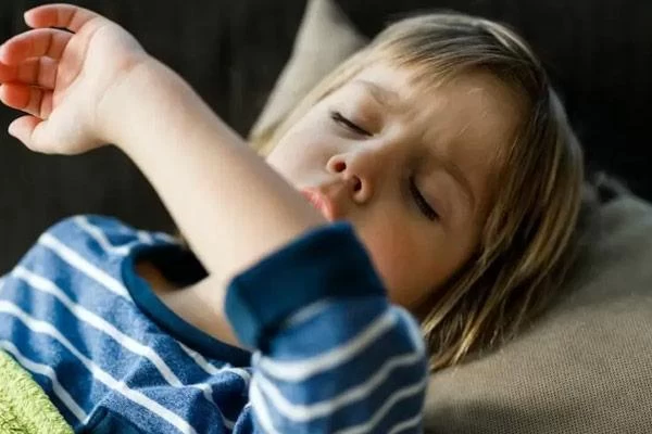 درمان سرفه شبانه در کودکان