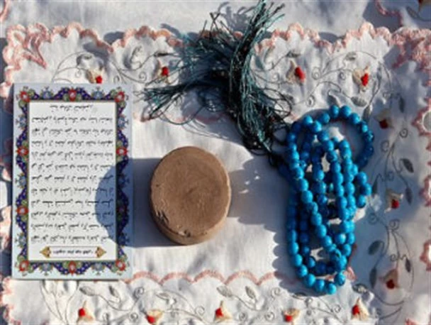 آیا برای سجده واجب قرآن وضو، مهر و حجاب لازم است؟