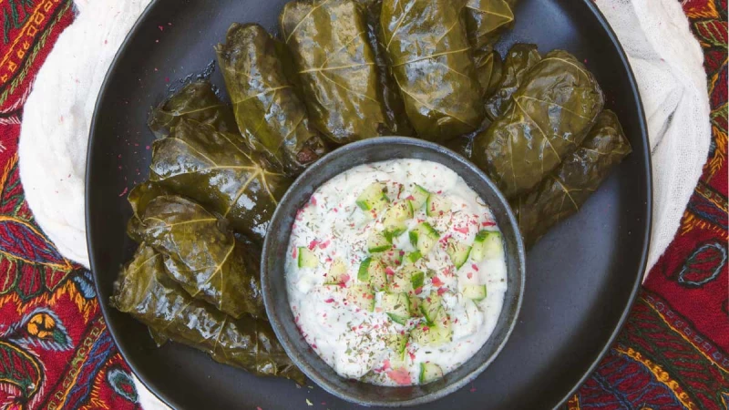 سبزی دلمه برگ مو در هر شهر و کشورهای دیگر چیست ؟