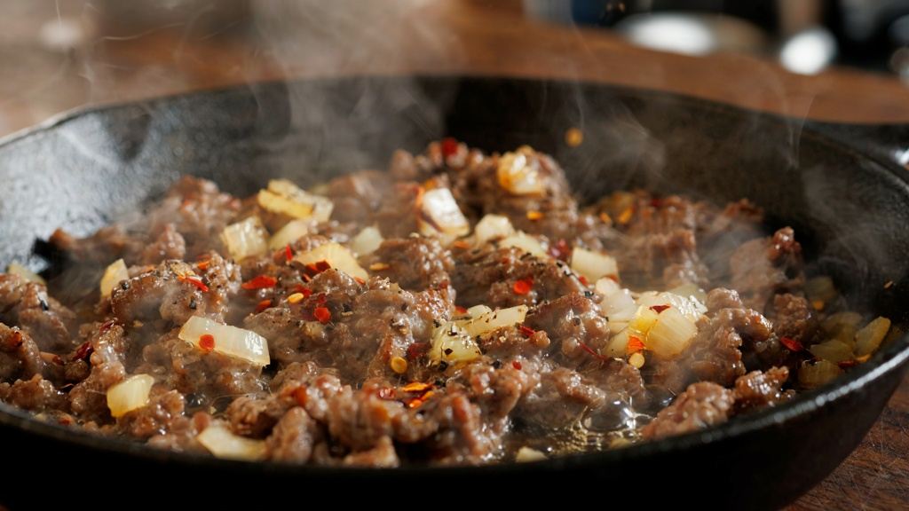 طرز تهیه دلمه برگ مو مجلسی با روش صحیح پیچیدن بدون باز شدن
