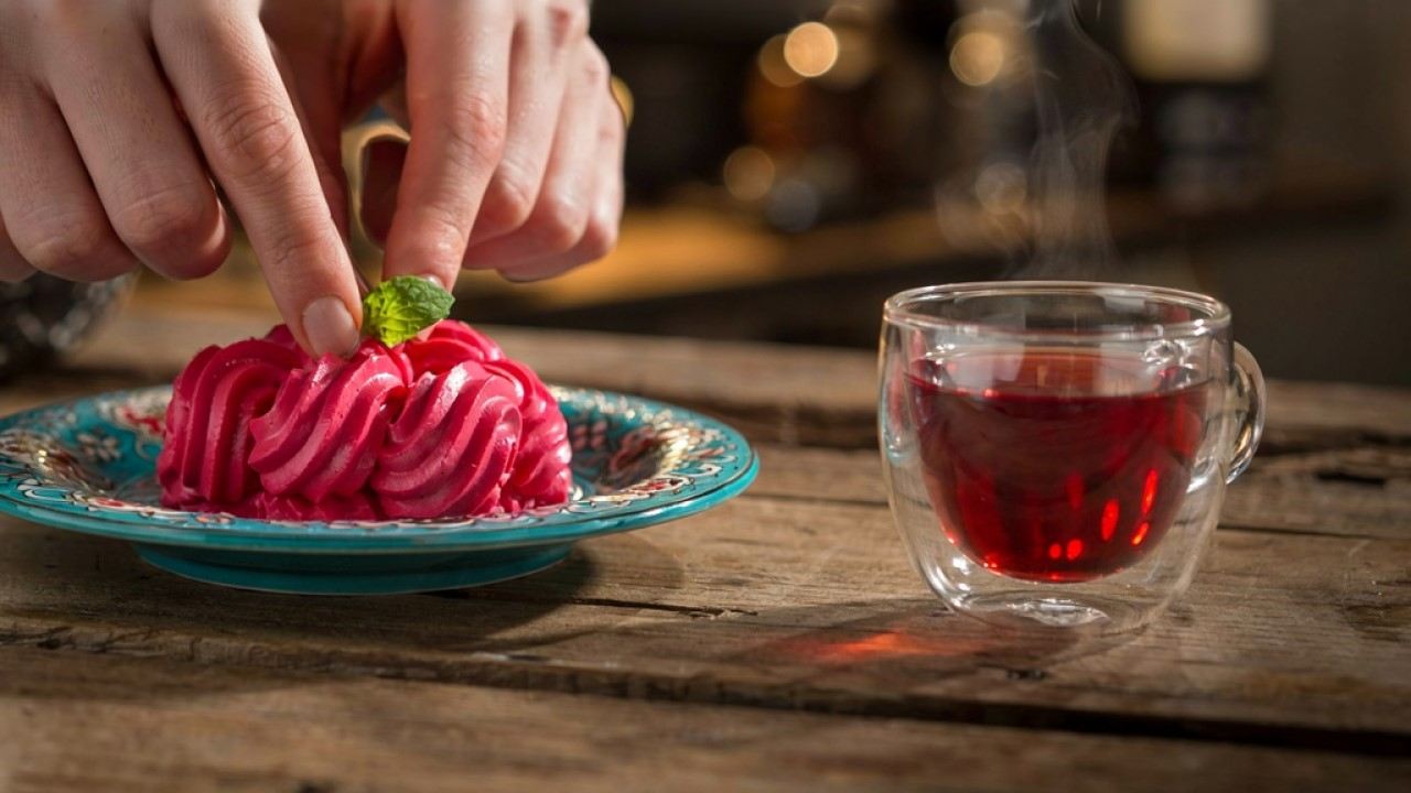 طرز تهیه حلوای آلبالو مجلسی و خوش رنگ با طعم ملس