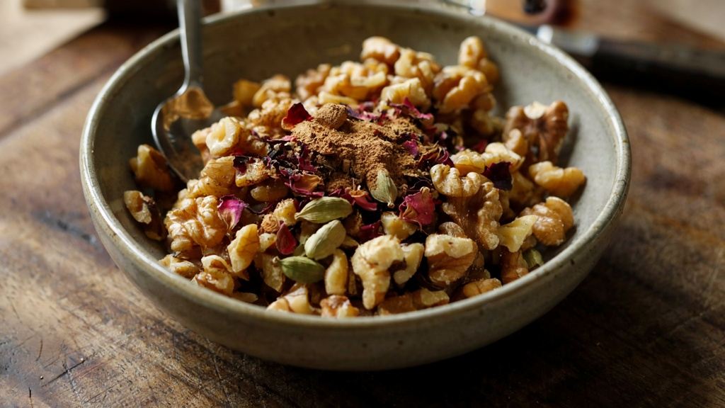 طرز تهیه خاگینه تبریزی خوشمزه و مجلسی با شربت زعفران