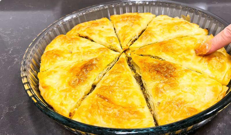 طرز تهیه بورک لایه ای و ترد با خمیر بدون وردنه در خانه