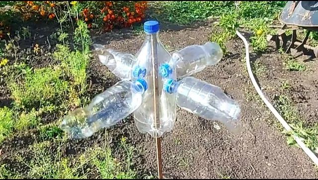 ساخت فرفره بادی با بطری دورریختنی برای دفع موش و پرندگان