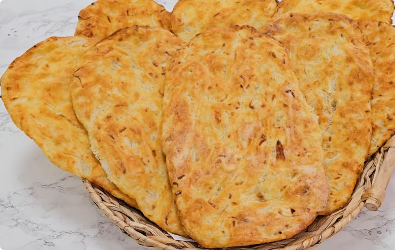 آموزش کامل طرز تهیه نان پیازی سنتی خوشمزه و ترد در خانه