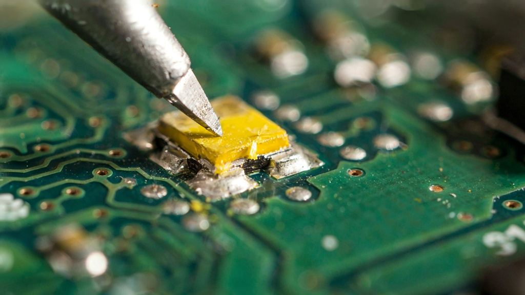 تعمیر سریع لامپ LED سوخته با فویل آلومینیومی