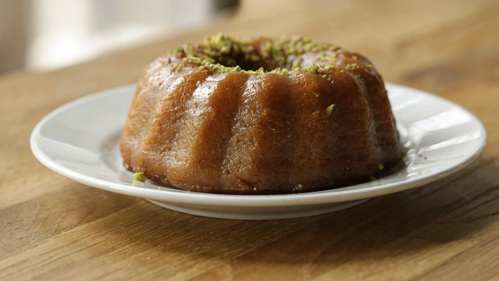 طرز تهیه حلوای خیس ۱۰ دقیقه ای؛ دسری ترد، آبدار و خوشمزه