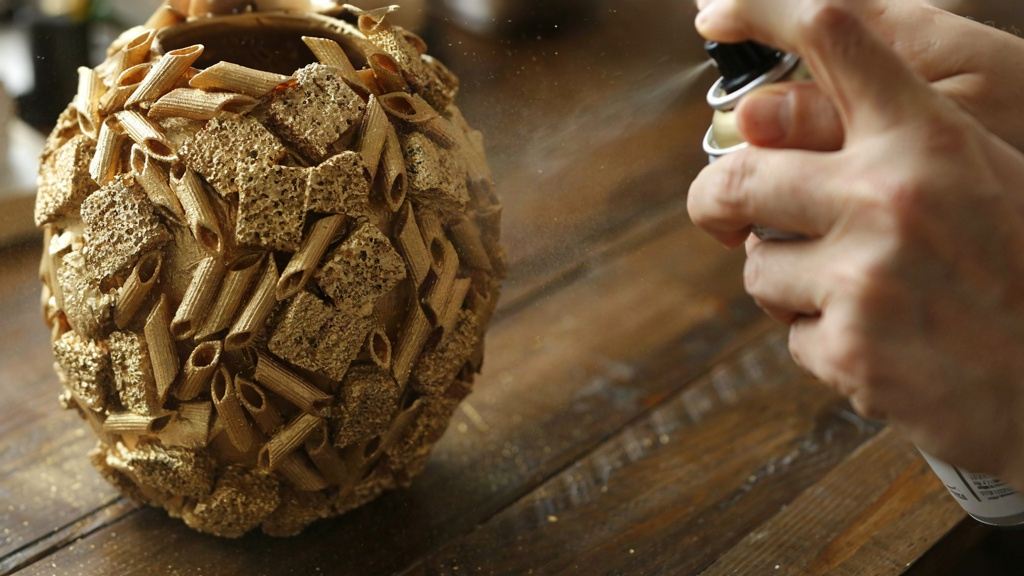 ساخت گلدان دکوری با بادکنک، اسفنج و ماکارونی