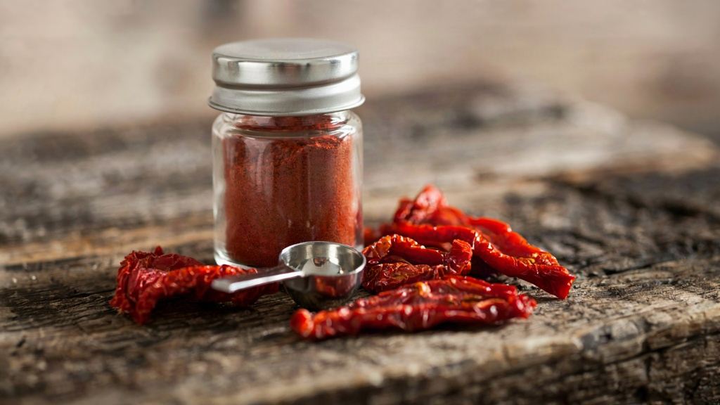 طرز تهیه پودر گوجه فرنگی قرمز و خوشزنگ/ تا سالها پودر گوجه طبیعی نگهدارید