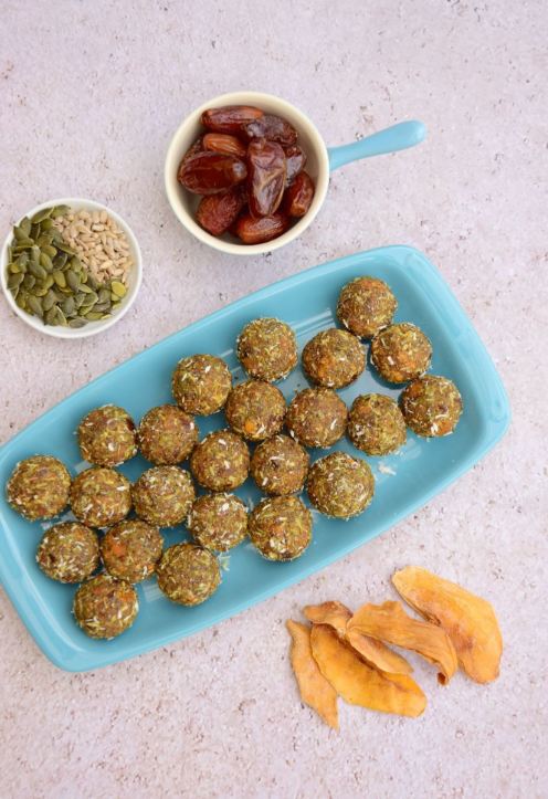 طرز تهیه شیر کنجد خانگی و توپک های انرژی زا برای سلامت چشم، بینایی و مفاصل