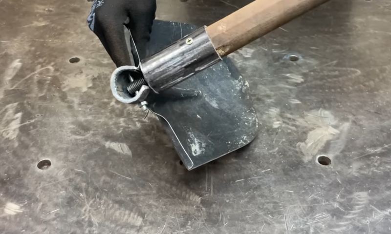 نحوه تبدیل بیل شکسته قدیمی به ابزار چندکاره باغبانی
