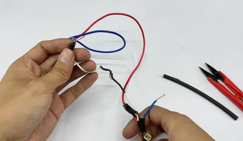 نحوه تعمیر سریع کتری برقی خراب با یک ترفند ساده
