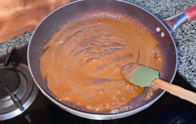 طرز تهیه رنگ موی طبیعی در خانه با چای سیاه و قهوه