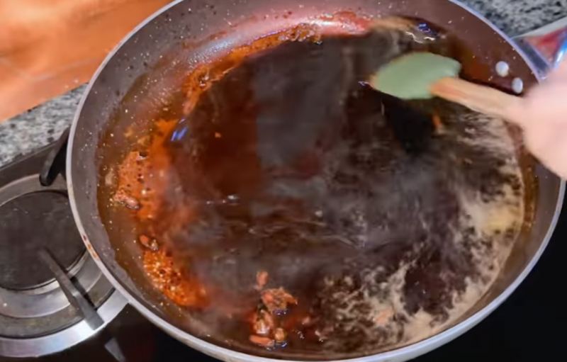 طرز تهیه رنگ موی طبیعی در خانه با چای سیاه و قهوه
