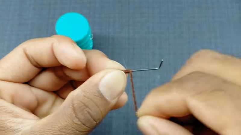 ساخت اسباب بازی کرم ابریشم با درب بطری پلاستیکی