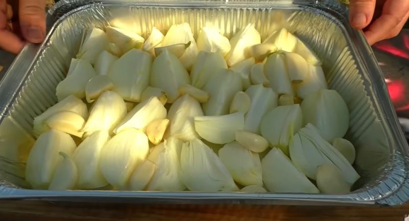 طرز تهیه پیاز کبابی و کاراملی تنوری در فر؛ پیش غذای ارزان
