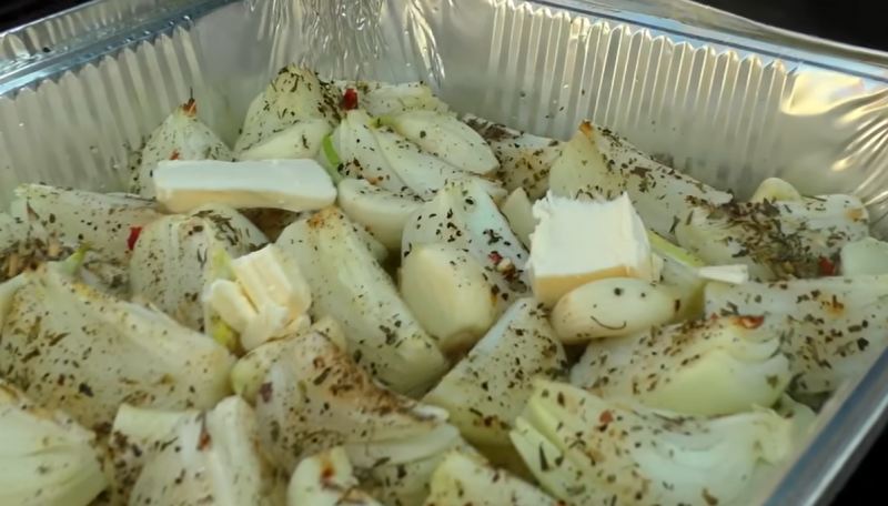 طرز تهیه پیاز کبابی و کاراملی تنوری در فر؛ پیش غذای ارزان