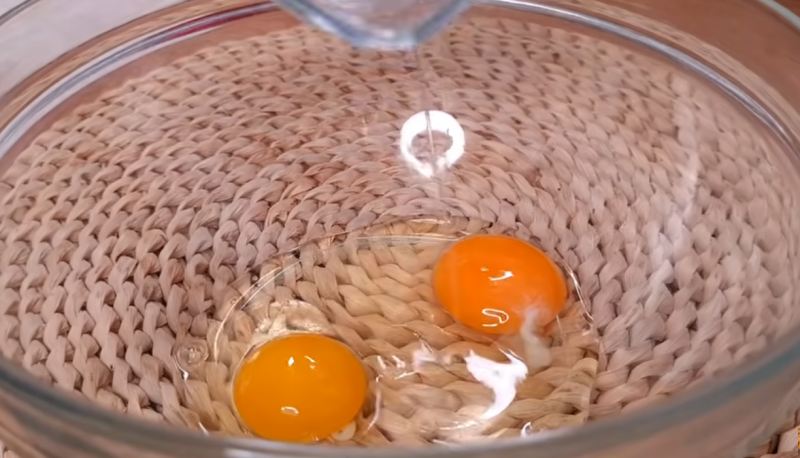 طرز تهیه کیک سریع و آسان با سیب و گردو بدون نیاز به فر