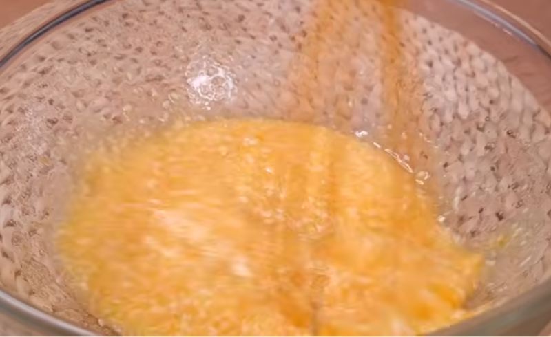 طرز تهیه کیک سریع و آسان با سیب و گردو بدون نیاز به فر