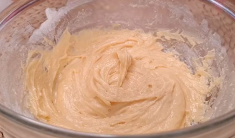طرز تهیه کیک سریع و آسان با سیب و گردو بدون نیاز به فر
