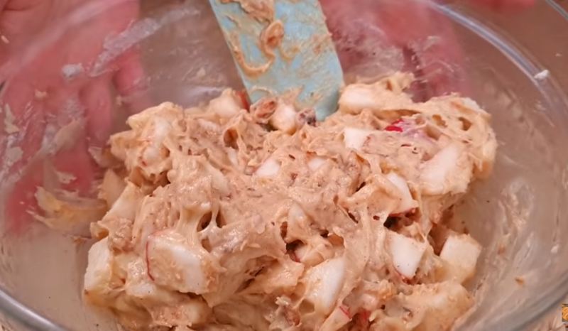 طرز تهیه کیک سریع و آسان با سیب و گردو بدون نیاز به فر