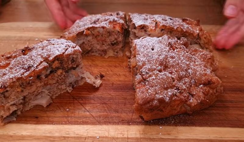 طرز تهیه کیک سریع و آسان با سیب و گردو بدون نیاز به فر