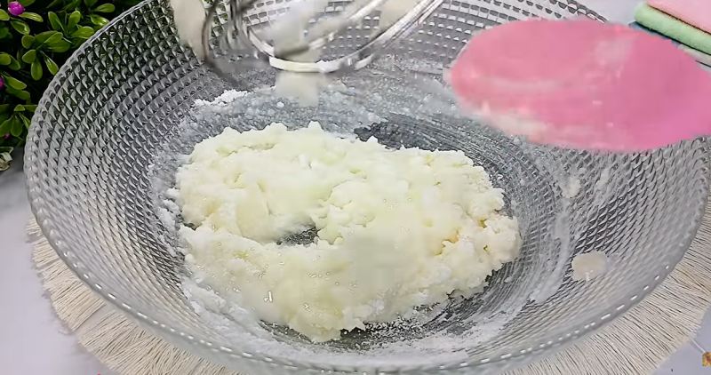 طرز تهیه شیرینی ساده و فوری در ۱۰ دقیقه بدون کره و شیر