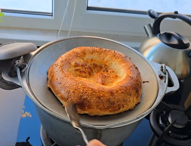 دیگه نون نخر! آموزش پخت نان فقط با یک قابلمه بدون فر و تنور
