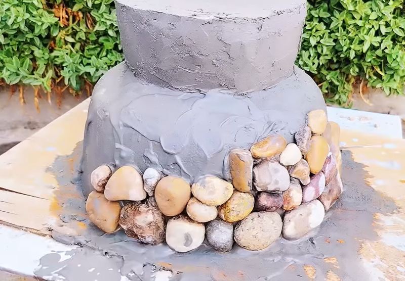 ایده سنگ و سیمان : آموزش ساخت گلدان با سنگ رودخانه ای و سیمان