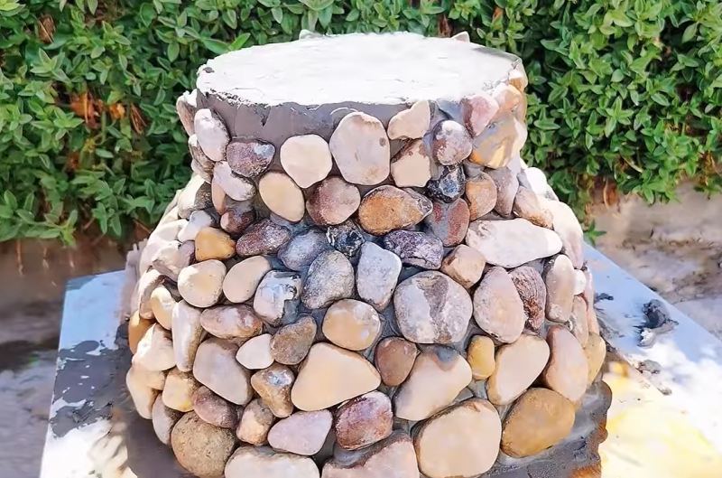ایده سنگ و سیمان : آموزش ساخت گلدان با سنگ رودخانه ای و سیمان