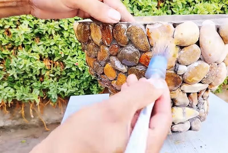 ایده سنگ و سیمان : آموزش ساخت گلدان با سنگ رودخانه ای و سیمان