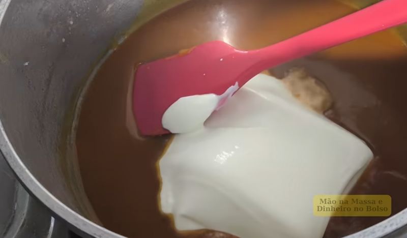 طرز تهیه تافی کاراملی کشدار فقط با ۳ قلم مواد در خانه