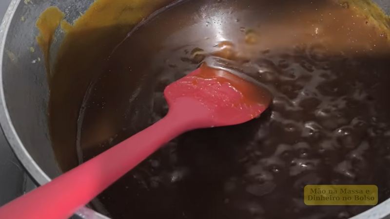 طرز تهیه تافی کاراملی کشدار فقط با ۳ قلم مواد در خانه