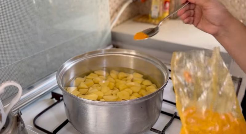 طرز تهیه خوراک دو پیازه آلو بوشهری خوش عطر و اقتصادی