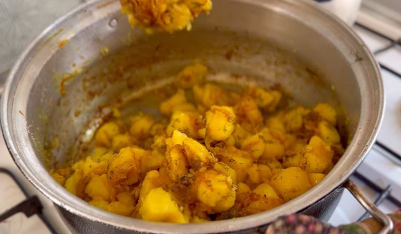 طرز تهیه خوراک دو پیازه آلو بوشهری خوش عطر و اقتصادی
