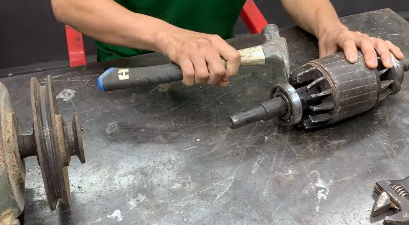روش خلاقانه تبدیل زنجیر ضایعاتی به ابزار حرفه ای بیرون آوردن بلبرینگ