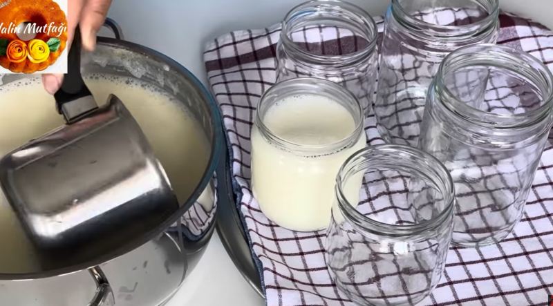 طرز تهیه ماست خانگی سفت و چکیده بدون آب انداختن در شیشه مربا