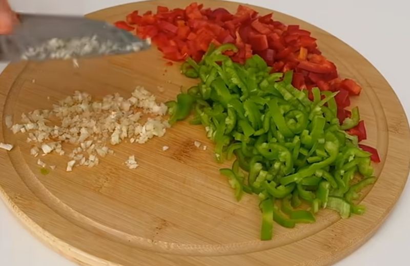 طرز تهیه رولت سیب زمینی و سبزیجات؛ یک وعده شام آسان