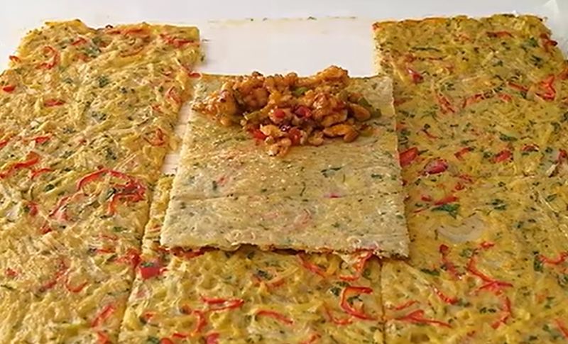 طرز تهیه رولت سیب زمینی و سبزیجات؛ یک وعده شام آسان