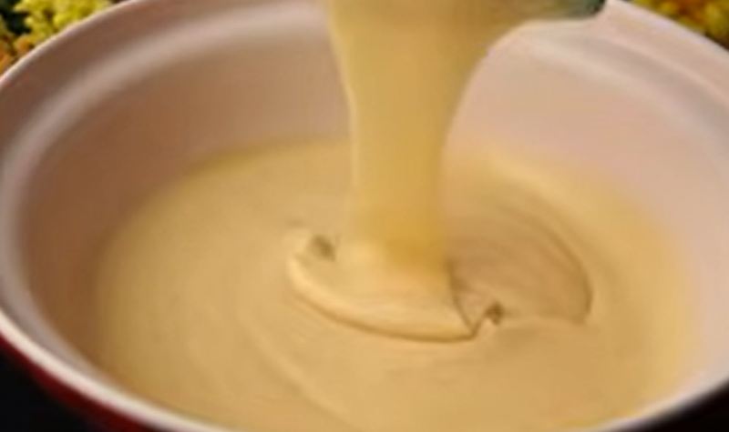 طرز تهیه کیک سیب و دارچین سریع و خوشمزه با آرد و ماست