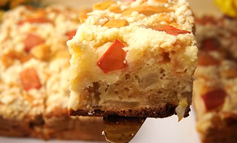 طرز تهیه کیک سیب و دارچین سریع و خوشمزه با آرد و ماست