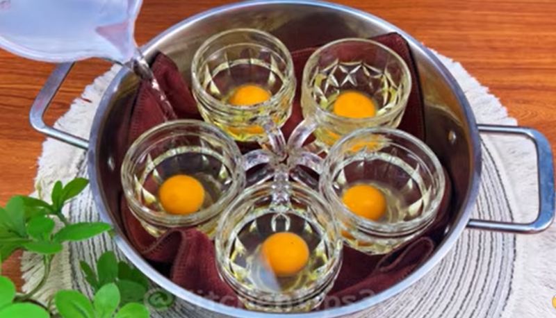 طرز تهیه رولت تخم مرغ آبپز مجلسی بدون وا رفتن در آب جوش