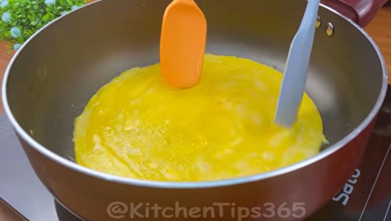 طرز تهیه رولت تخم مرغ آبپز مجلسی بدون وا رفتن در آب جوش